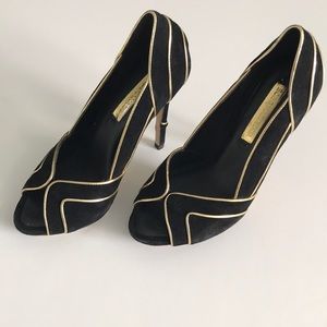 ❌❌SOLD❌❌Bcbg Max Azria heels size 6